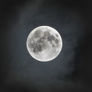 Luna Piena in Ariete: il coraggio di scegliere se stessi